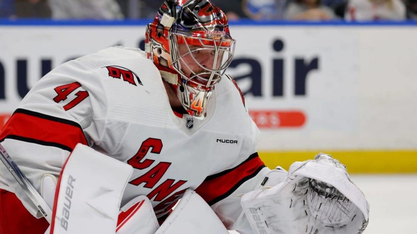 Hurricanes G Spencer Martin signs 1-year extension