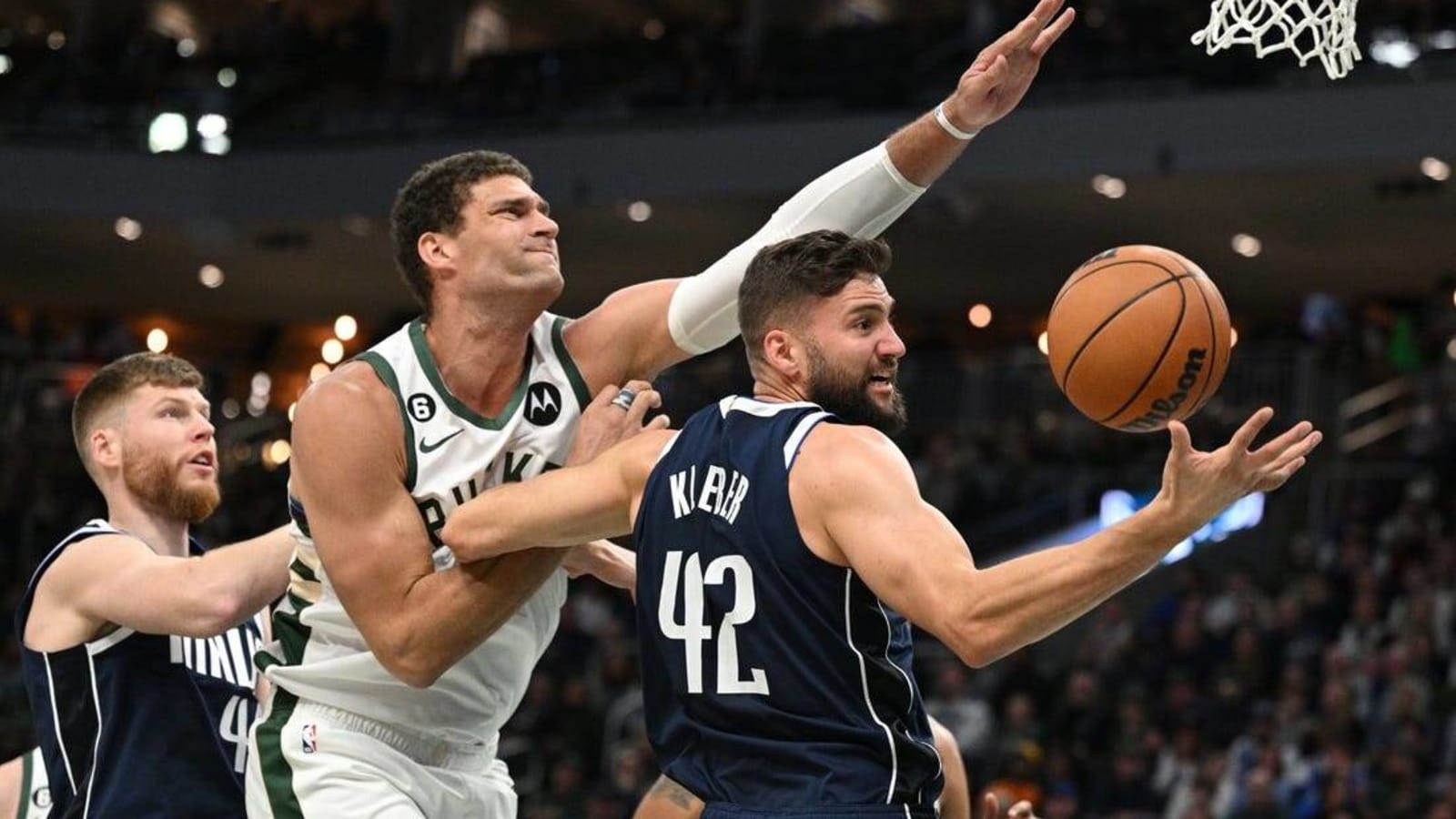 Bucks use balanced attack to soar past Mavericks