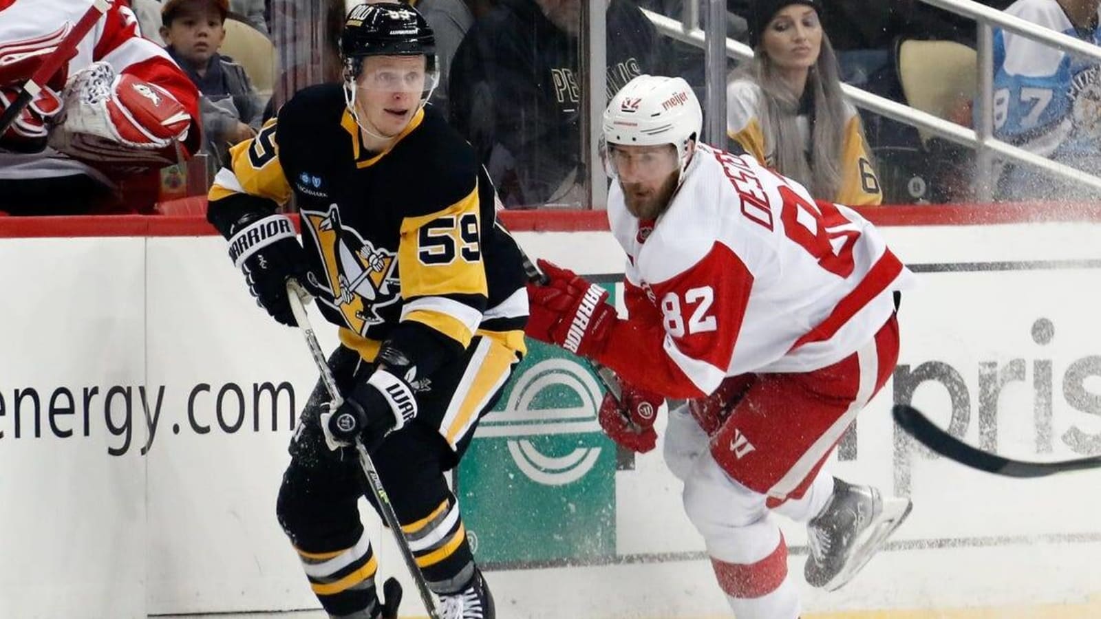 Penguins continue playoff push in clash with Red Wings