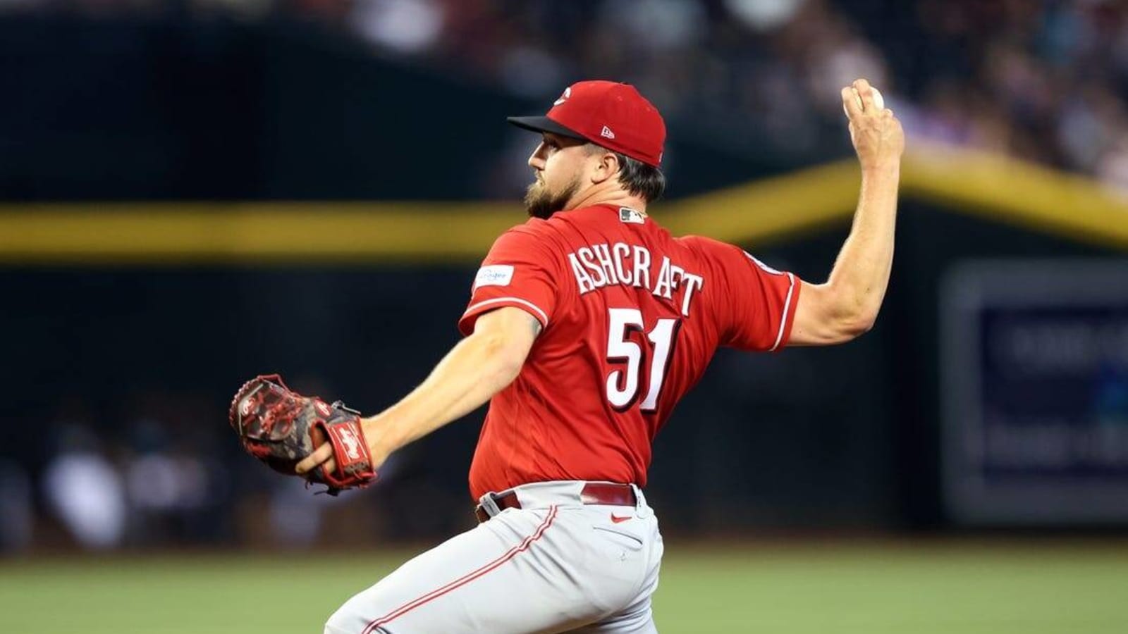 Streaking Diamondbacks walk past Reds