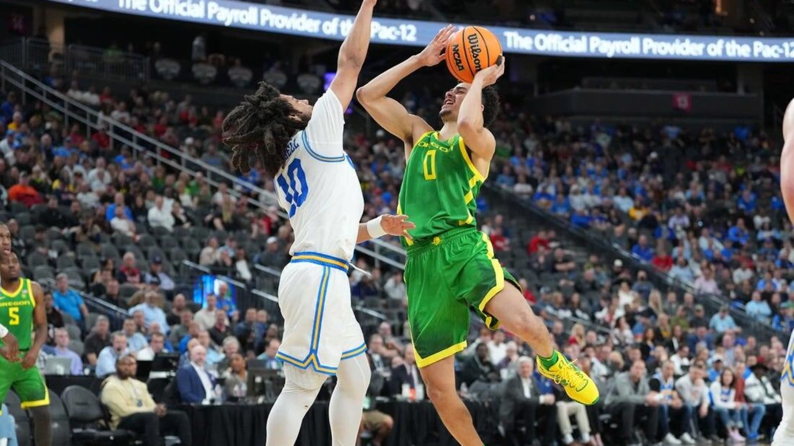 No. 2 UCLA pulls away from Oregon, reaches Pac-12 title game