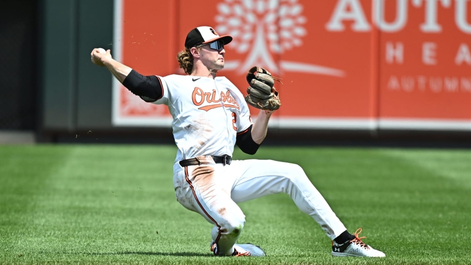 Orioles build big lead, hold off Padres