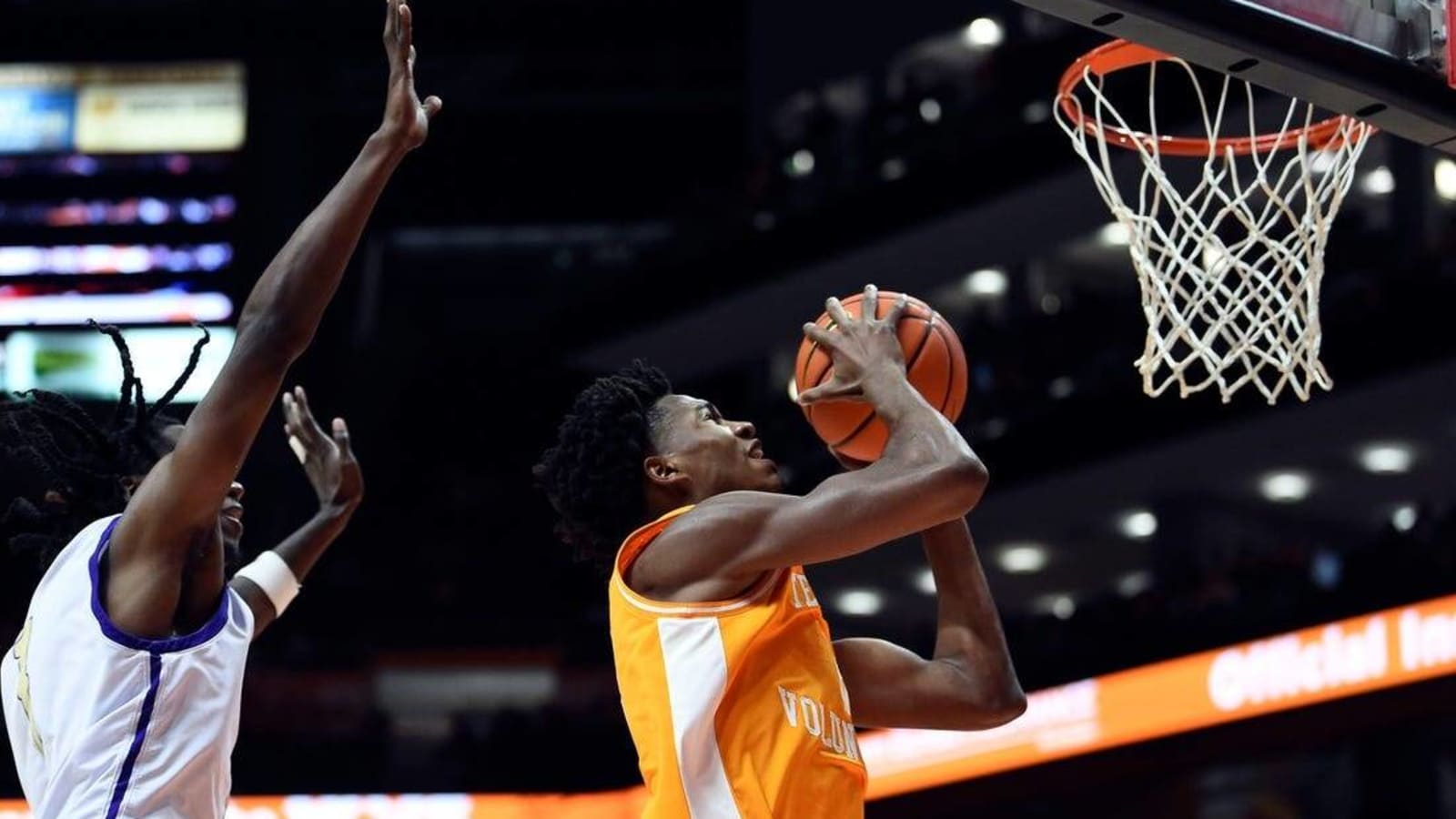 Key scores 17, No. 7 Tennessee routs Eastern Kentucky