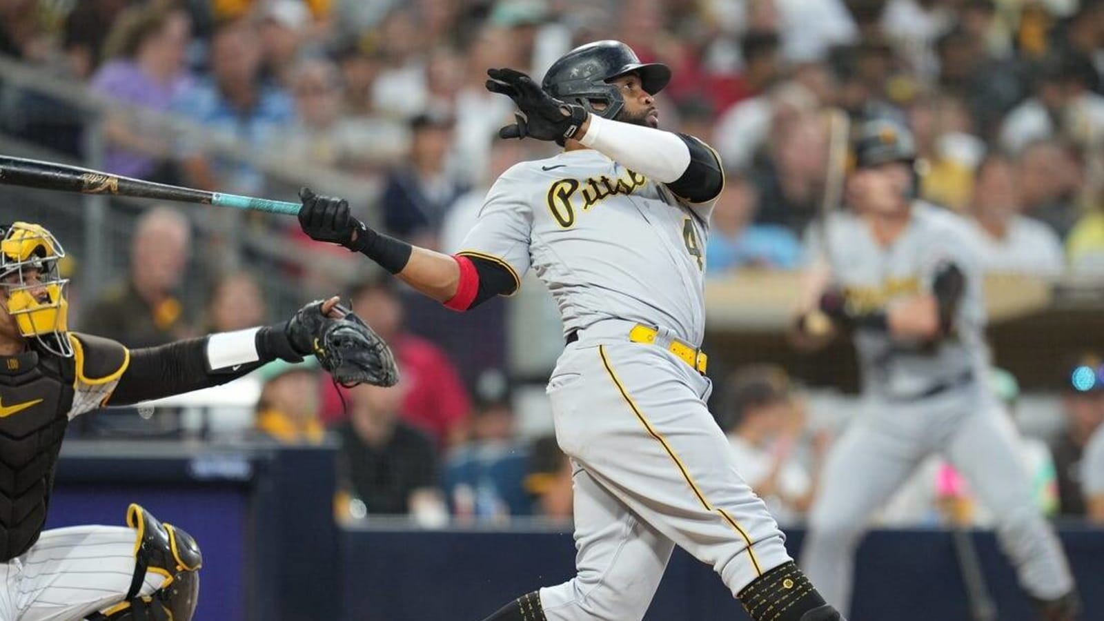 Brewers acquire 1B Santana from Pirates