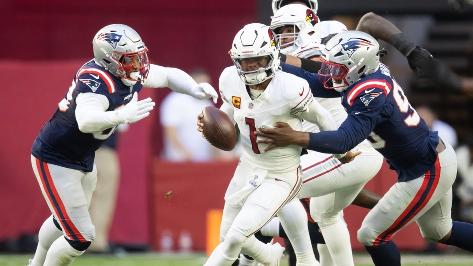 Cardinals stay in playoff picture with win over Patriots