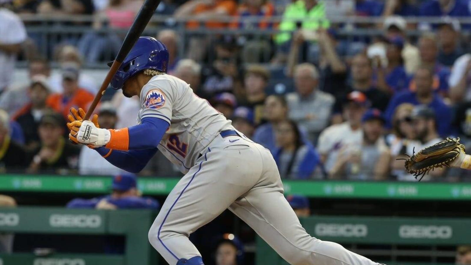 Mets bring narrow division lead to Miami