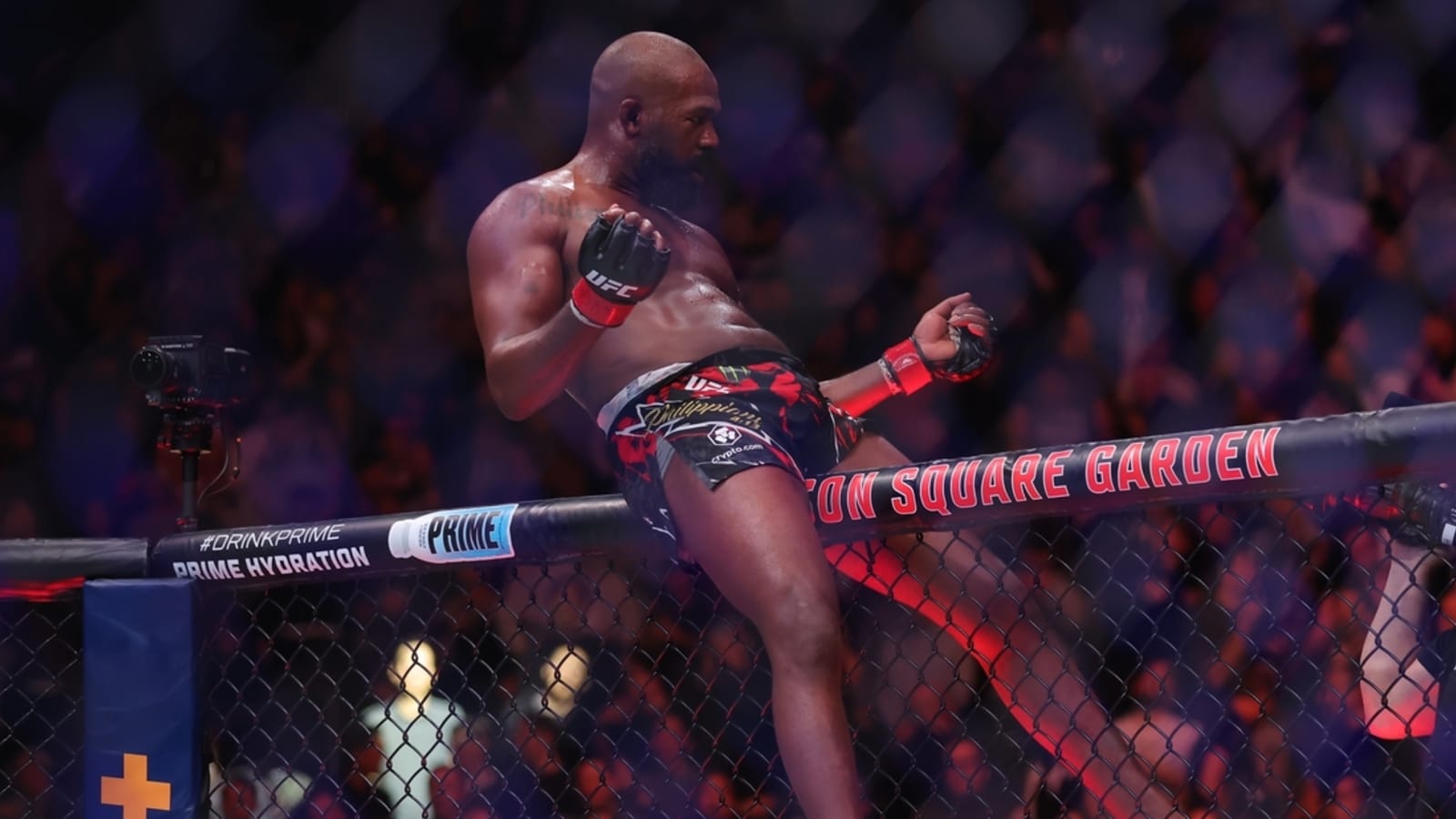 Jon Jones keeps heavyweight belt at UFC 309