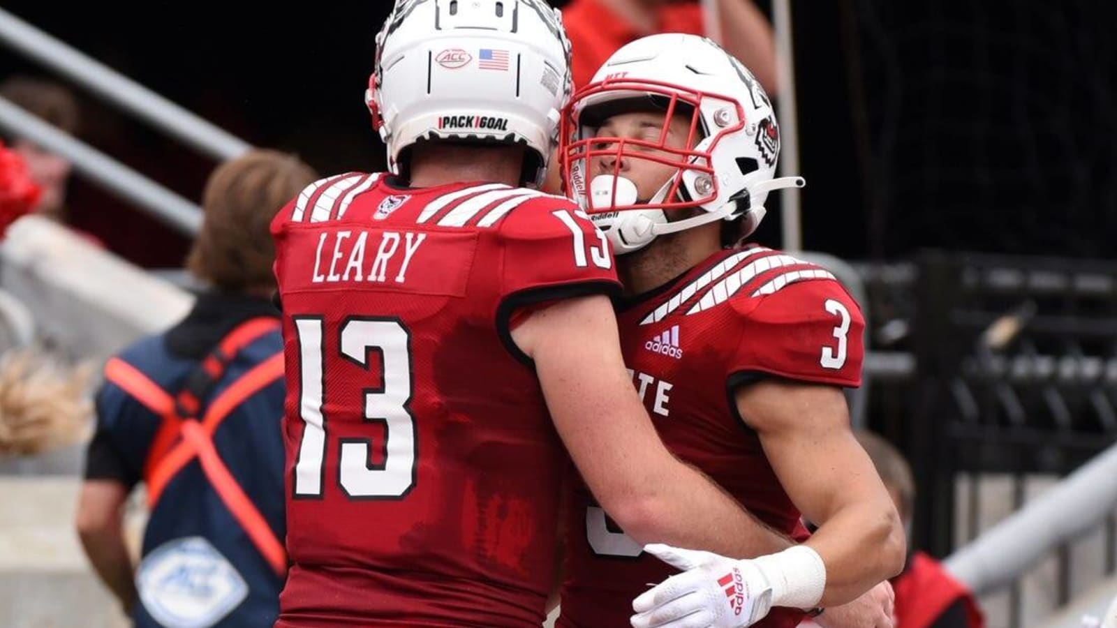 Devin Leary ties school mark with 6 TDs as No. 18 NC State rolls