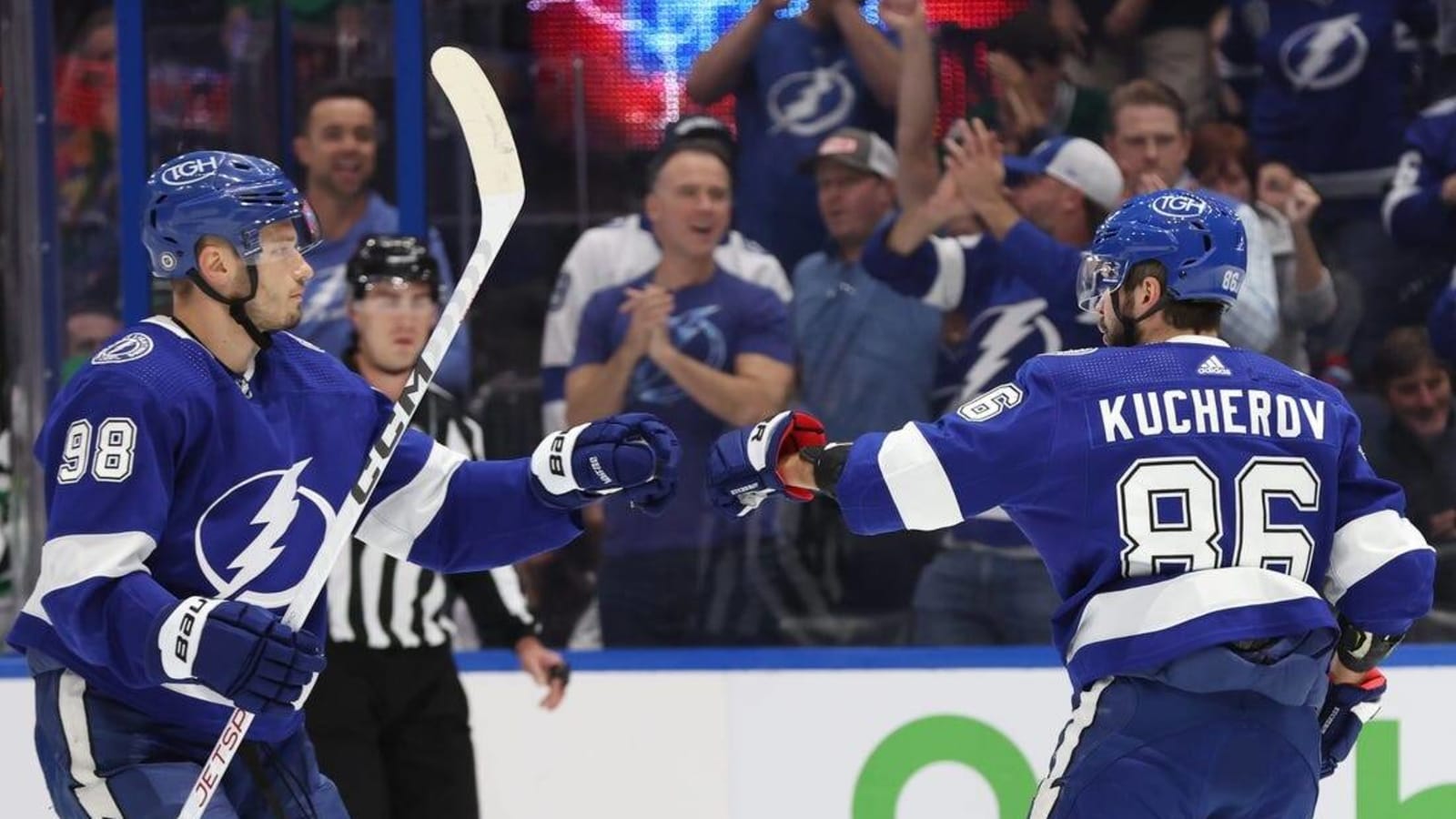 NHL roundup: Nikita Kucherov continues tear in Lightning&#39;s win