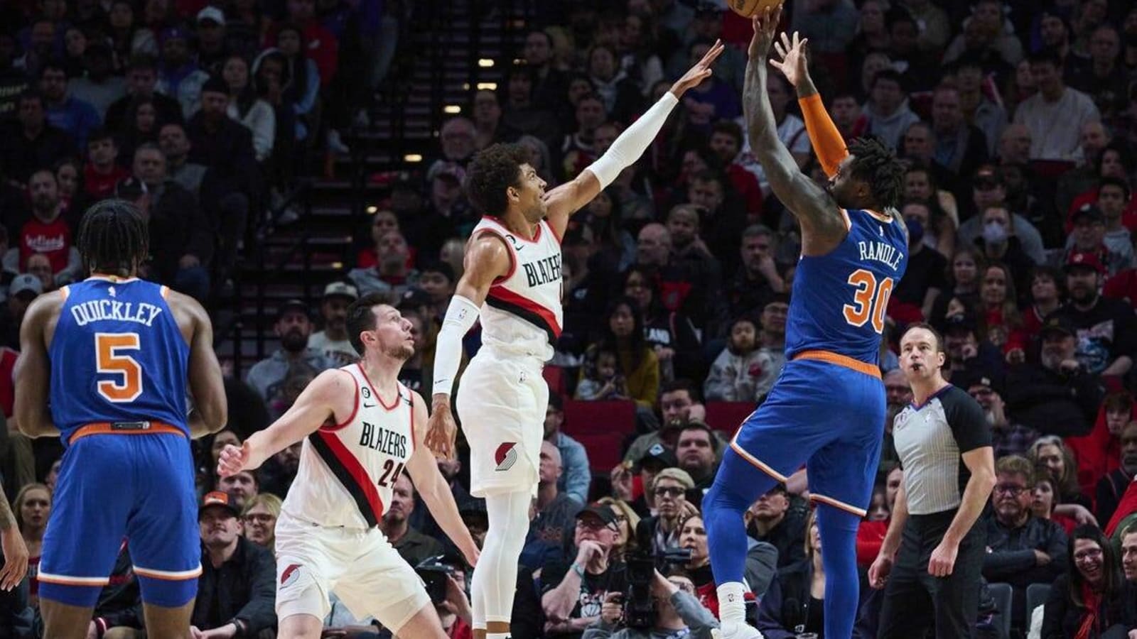 Knicks storm back in Portland to keep pace in East