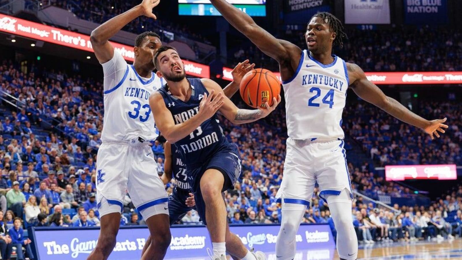 Kentucky breezes past North Florida behind Jacob Toppin