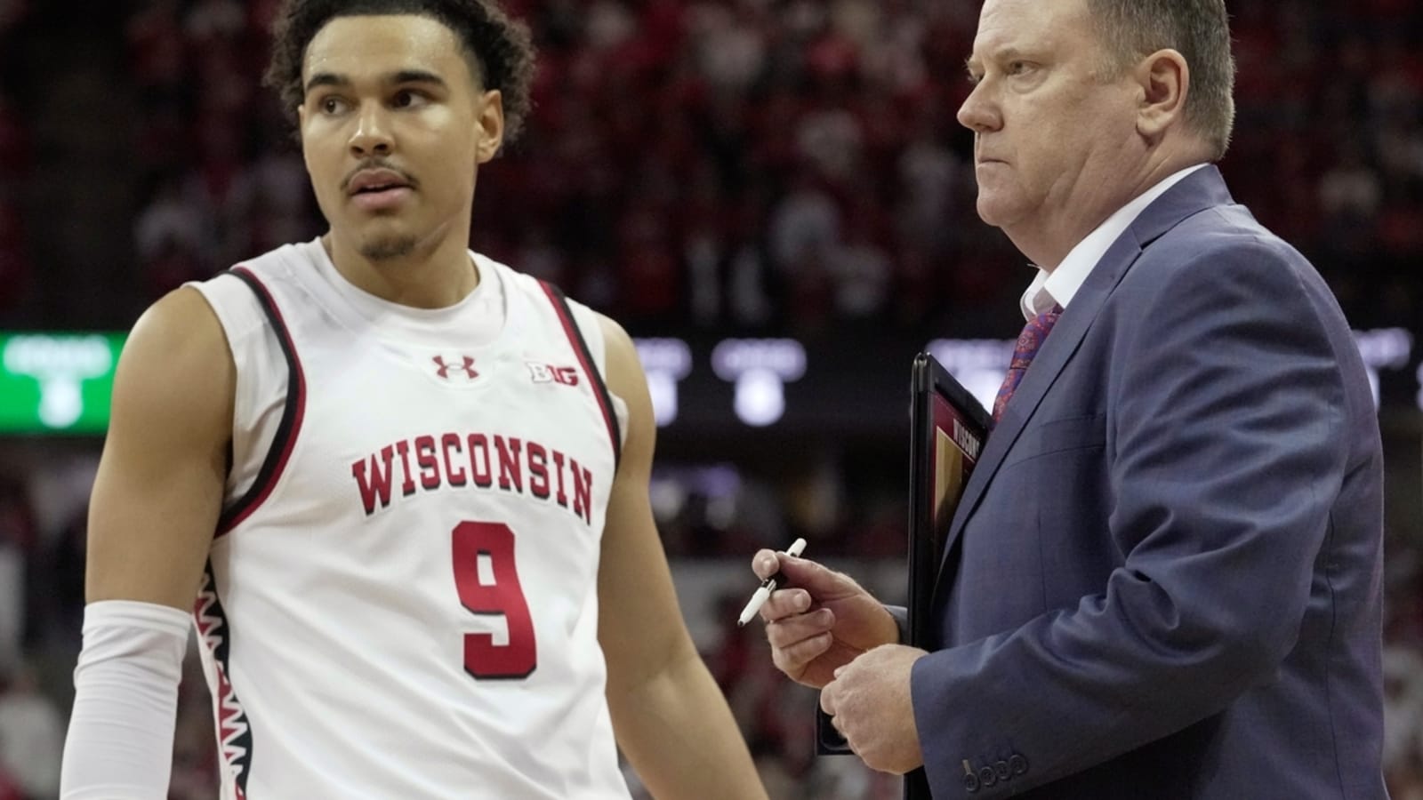 John Blackwell, No. 11 Wisconsin hammer Washington