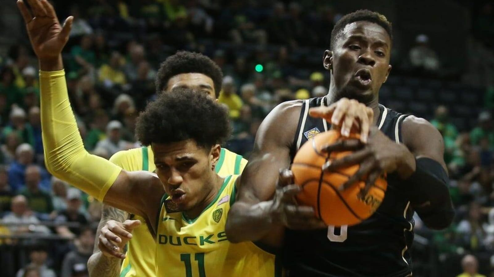 No. 1 Oregon puts up big second half, blows away UCF