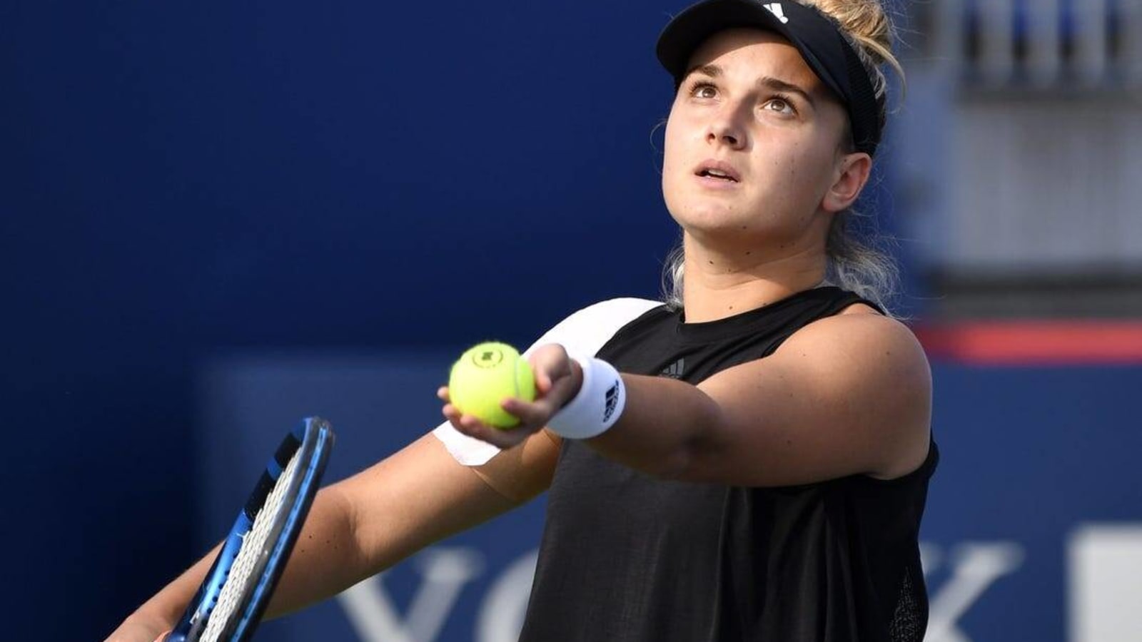 Clara Burel scores upset of Wimbledon champ Elena Rybakina
