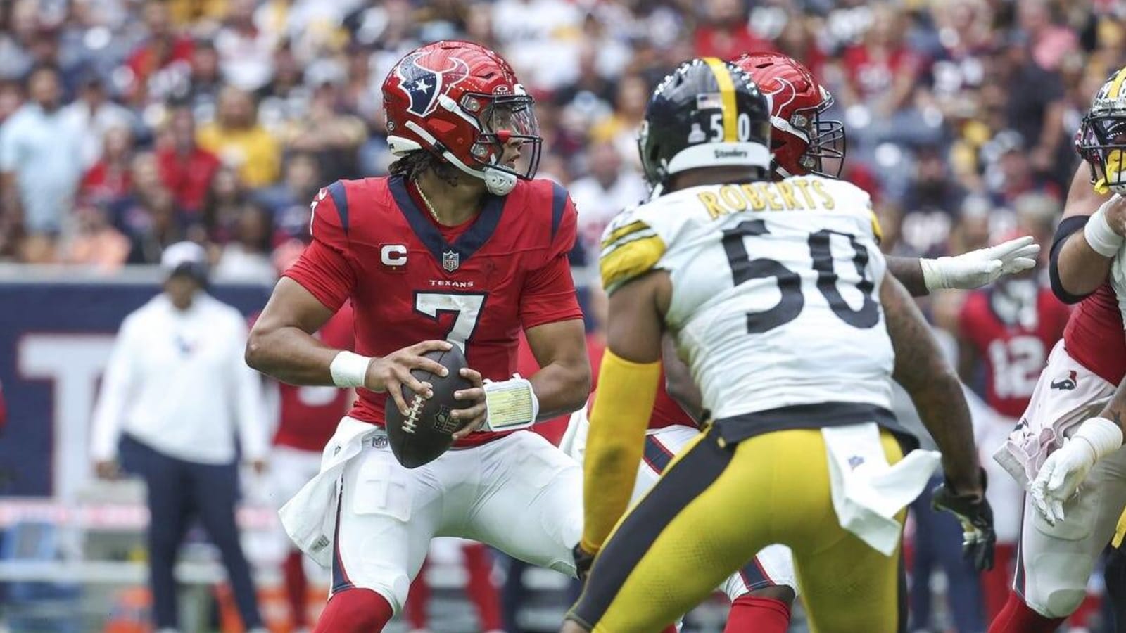 Texans down Steelers, who lose QB Kenny Pickett to knee injury