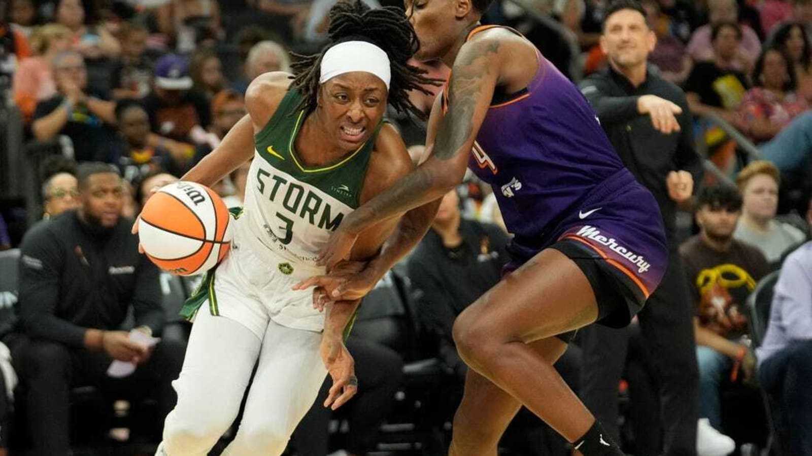 Storm aim to keep home wins coming as Dream visit