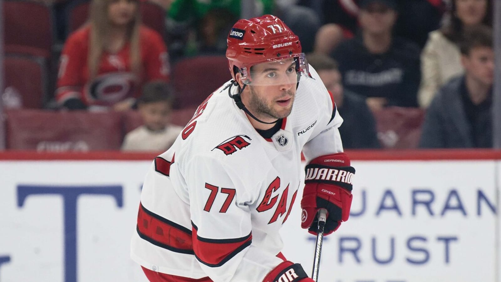 Veteran defenseman signing with Islanders after lighting up KHL