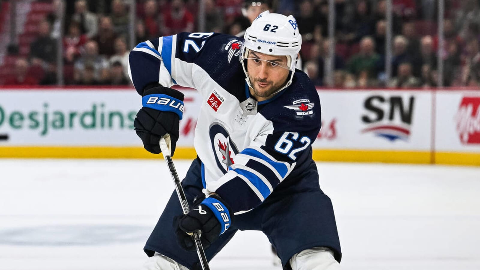 Jets sign seven-time 20-goal scorer to three-year extension