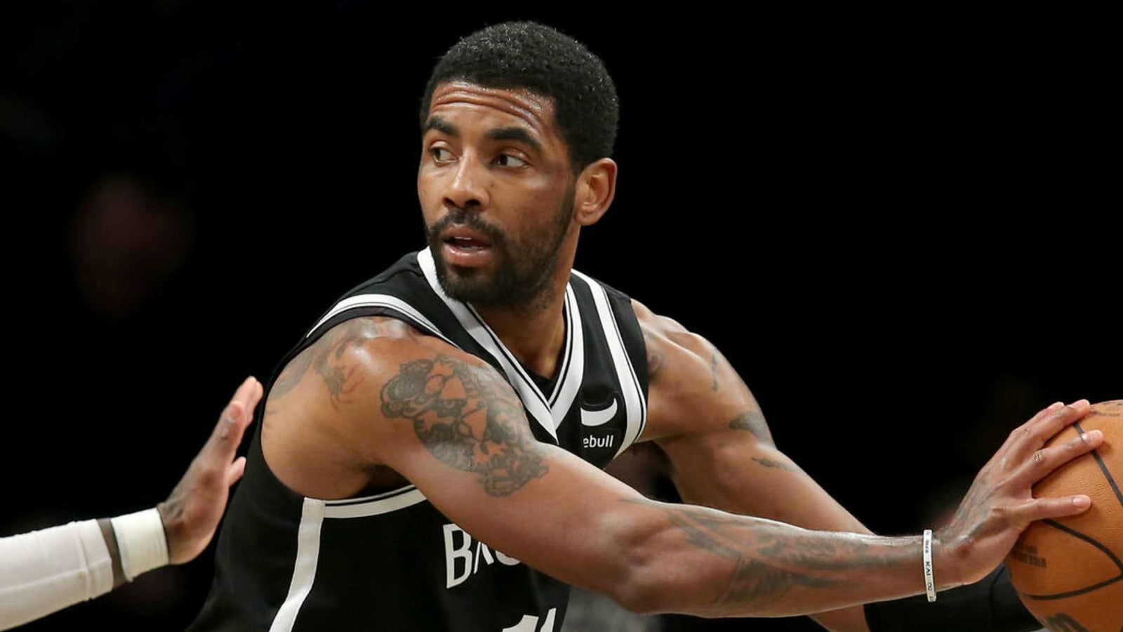 Report: Kyrie Irving to sit as Nets explore trade