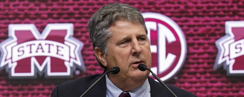 Mike Leach dies at 61 after heart issues