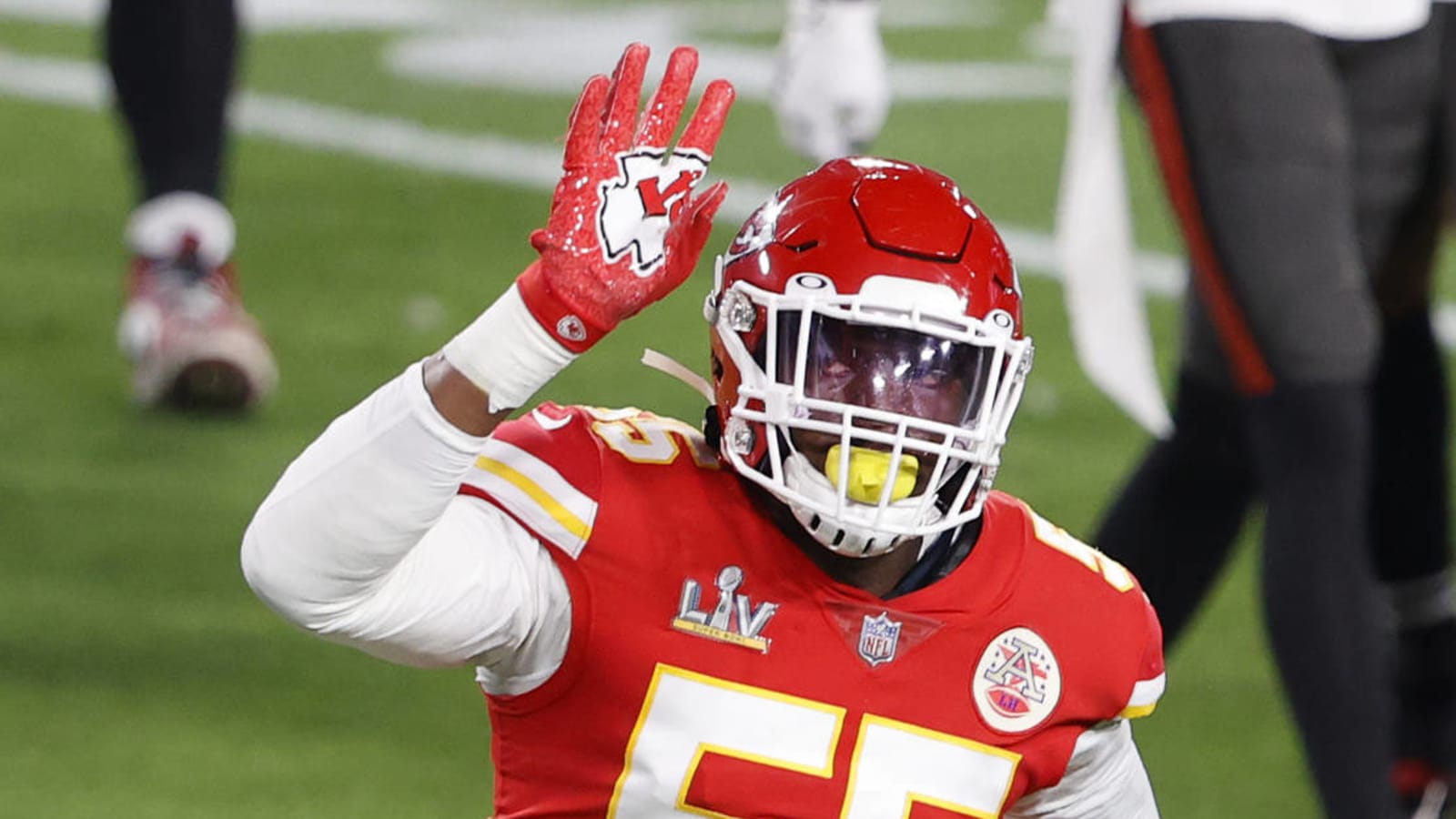 Chiefs DE Frank Clark arrested Sunday night on gun charge