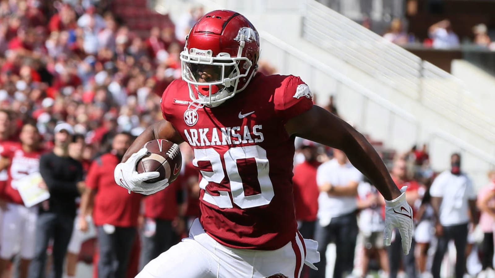 Watch: Arkansas RB absolutely destroyed defender with massive block