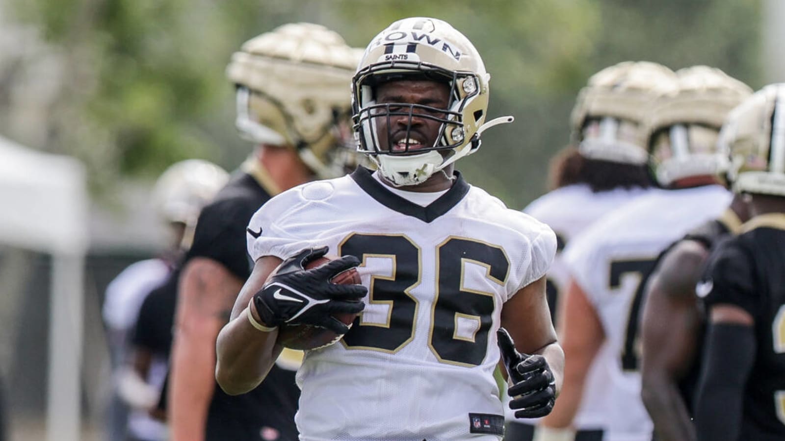 Saints cut RB Malcolm Brown amid flurry of roster moves