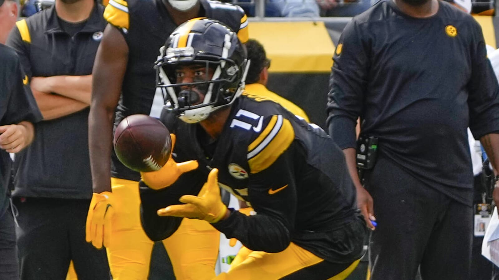 Steelers' trade for WR Allen Robinson II proving valuable off the field