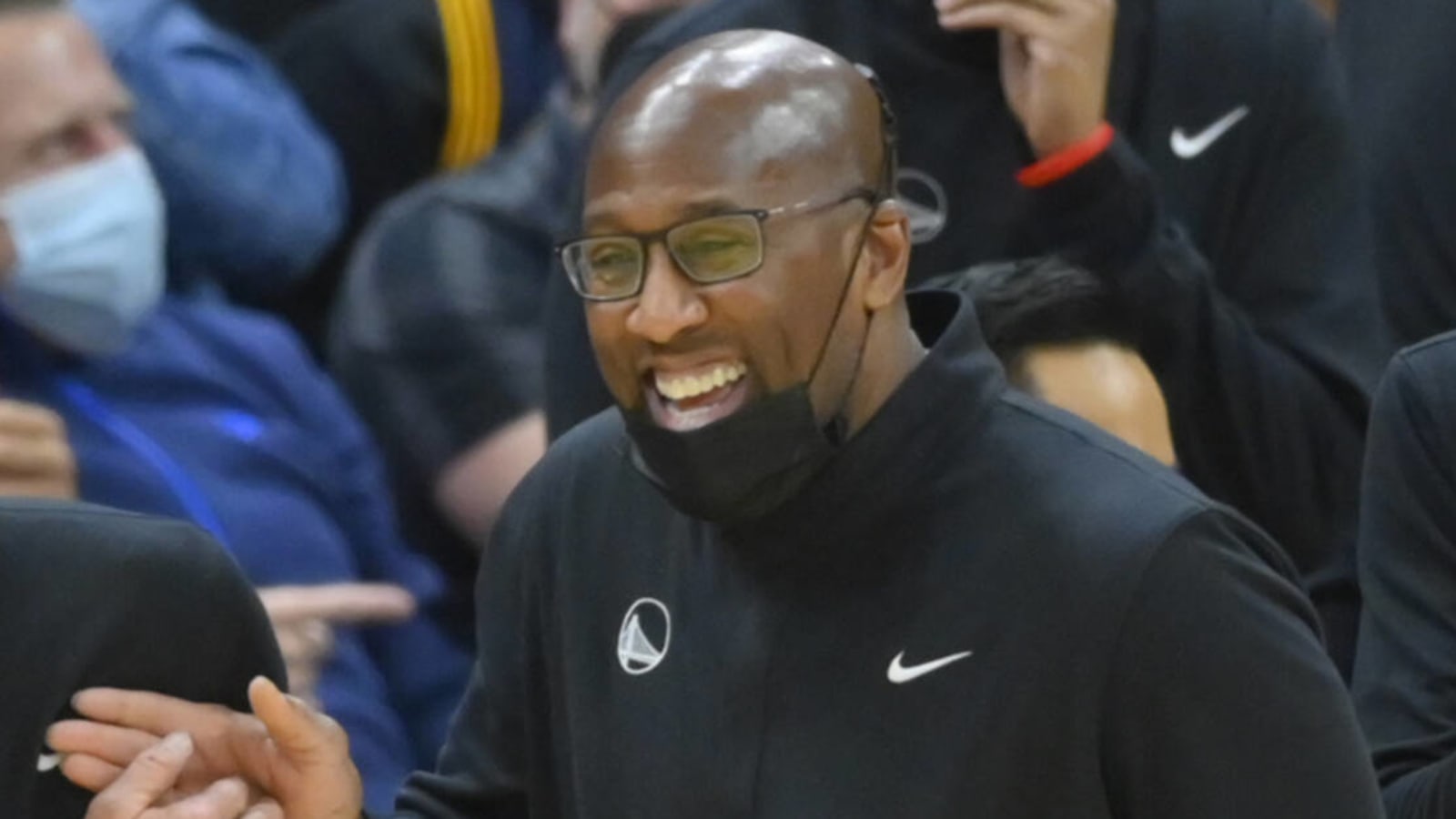 Mike Brown to coach Warriors on same day of landing Kings job