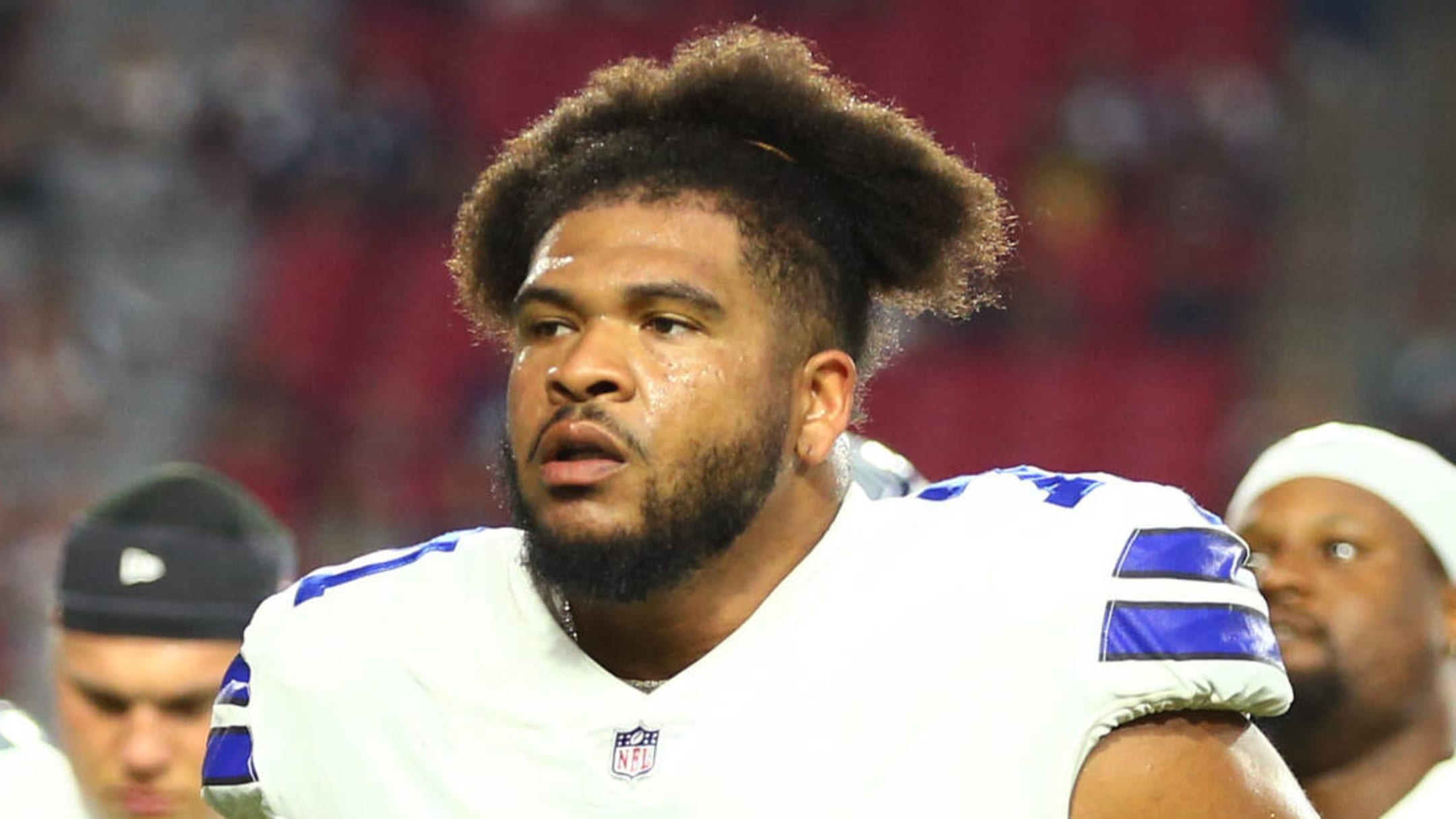 La'el Collins signs, tells Joe Burrow his 'new bodyguard is in town'