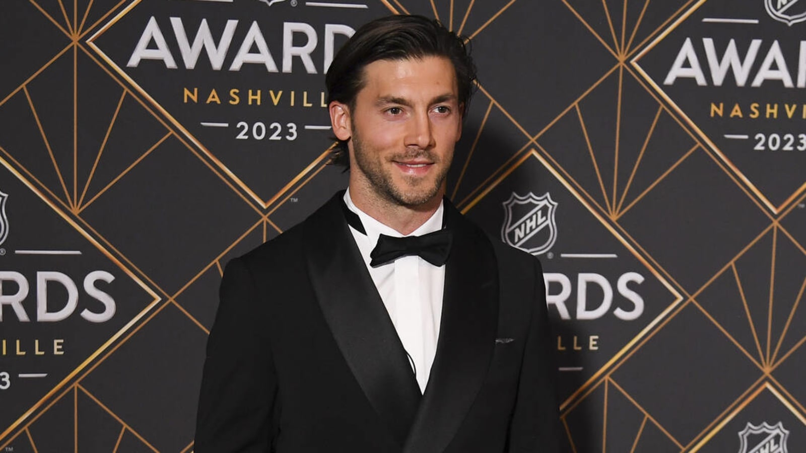 Penguins' Kris Letang wins the Bill Masterton Trophy