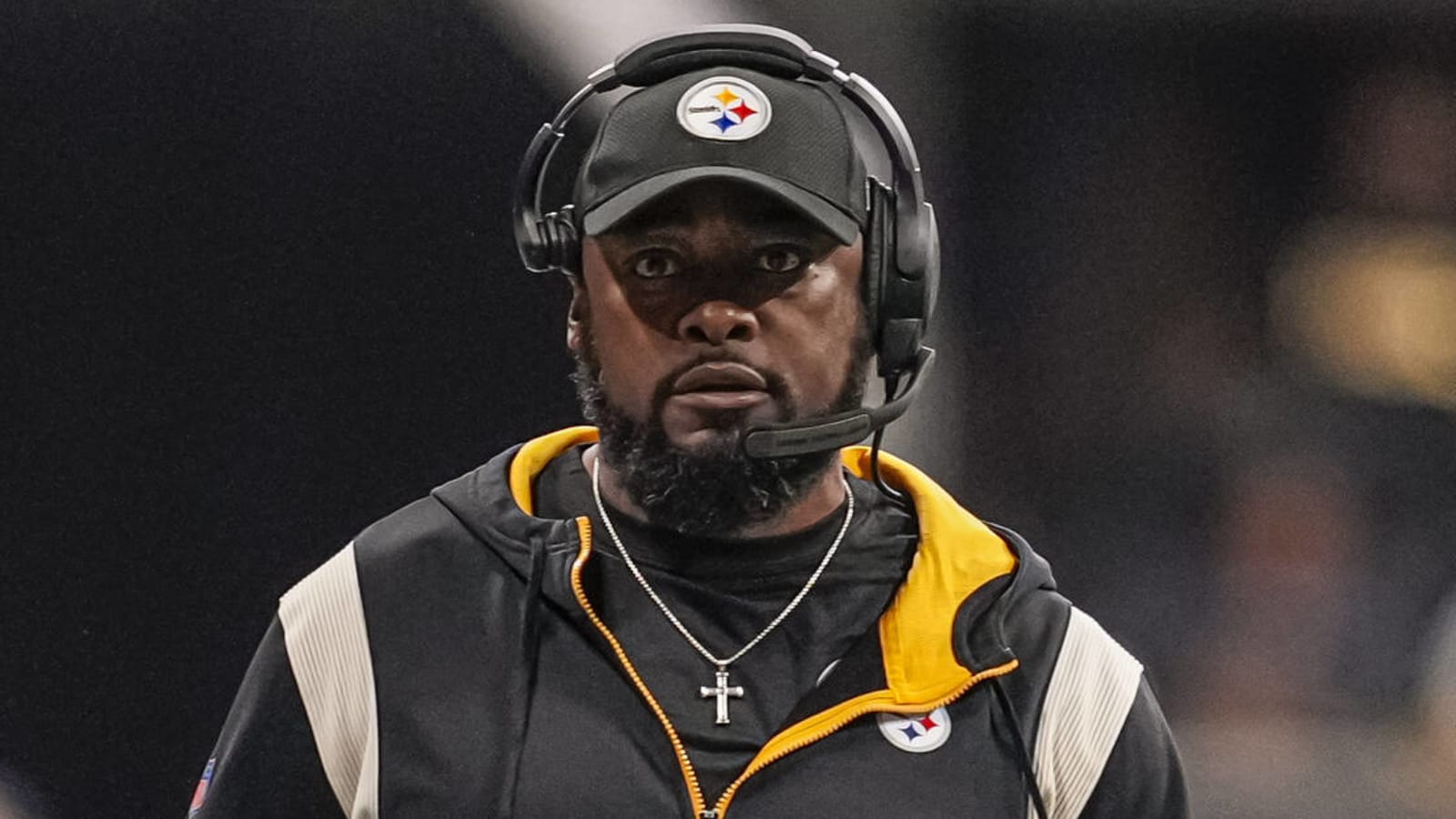 Steelers HC Mike Tomlin yells at fan before game