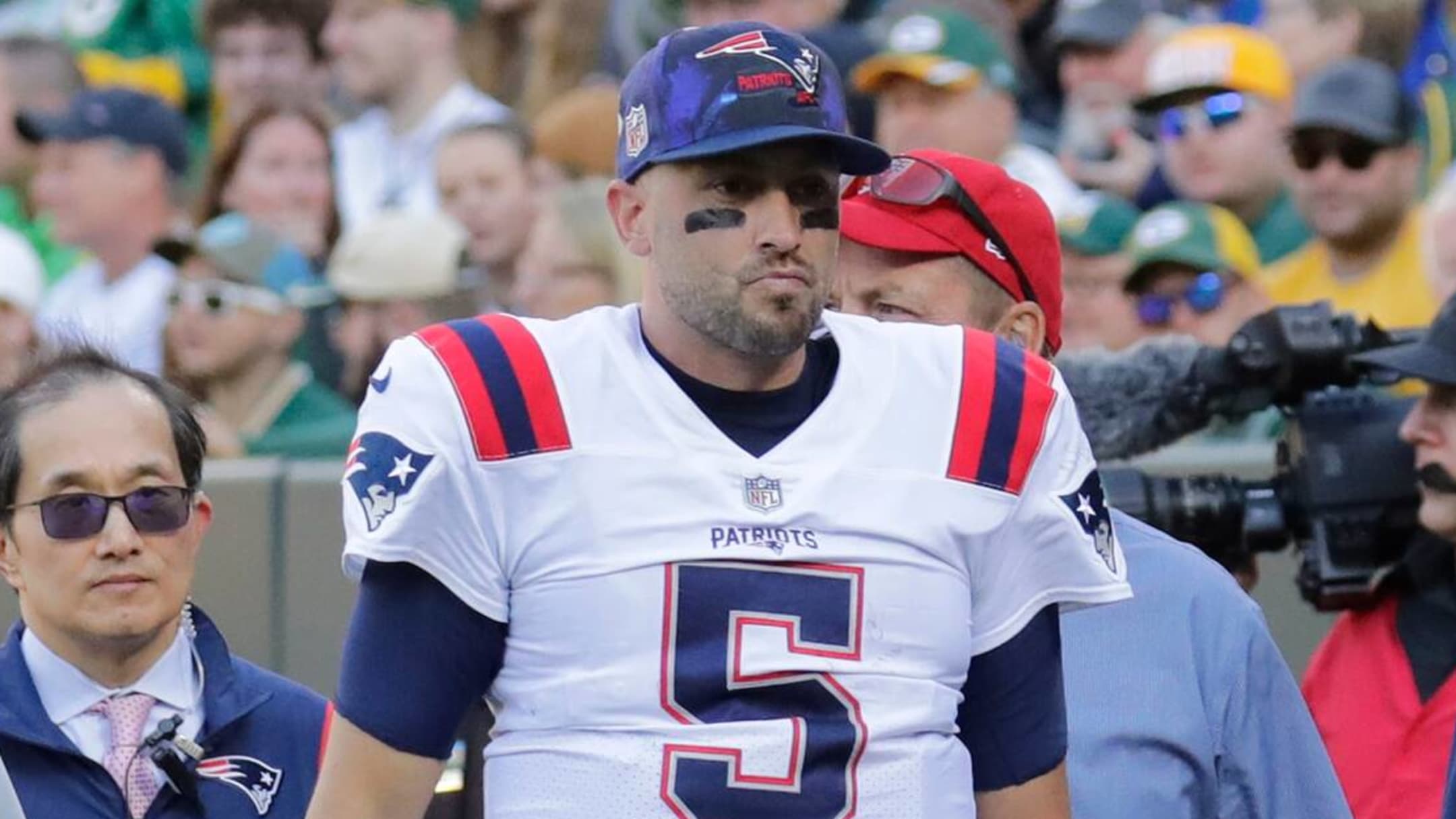 Patriots QB Brian Hoyer leaves with head injury, Zappe in