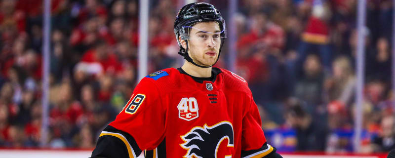 Flames' Mangiapane Ejected for Cross-Checking Kraken's McCann