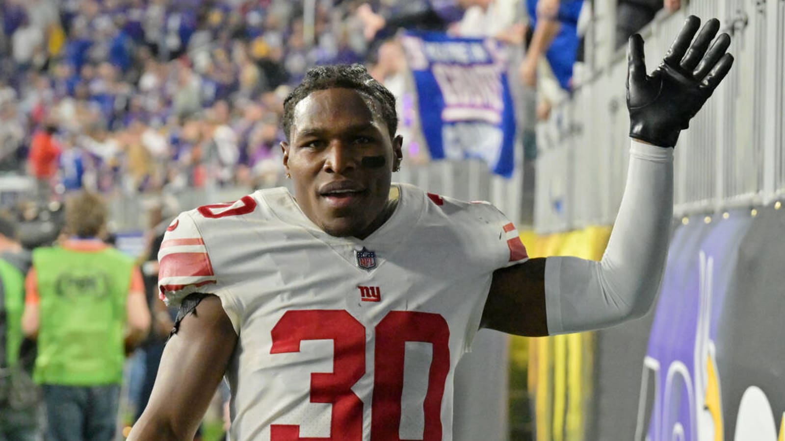 Giants CB Darnay Holmes agrees to pay cut