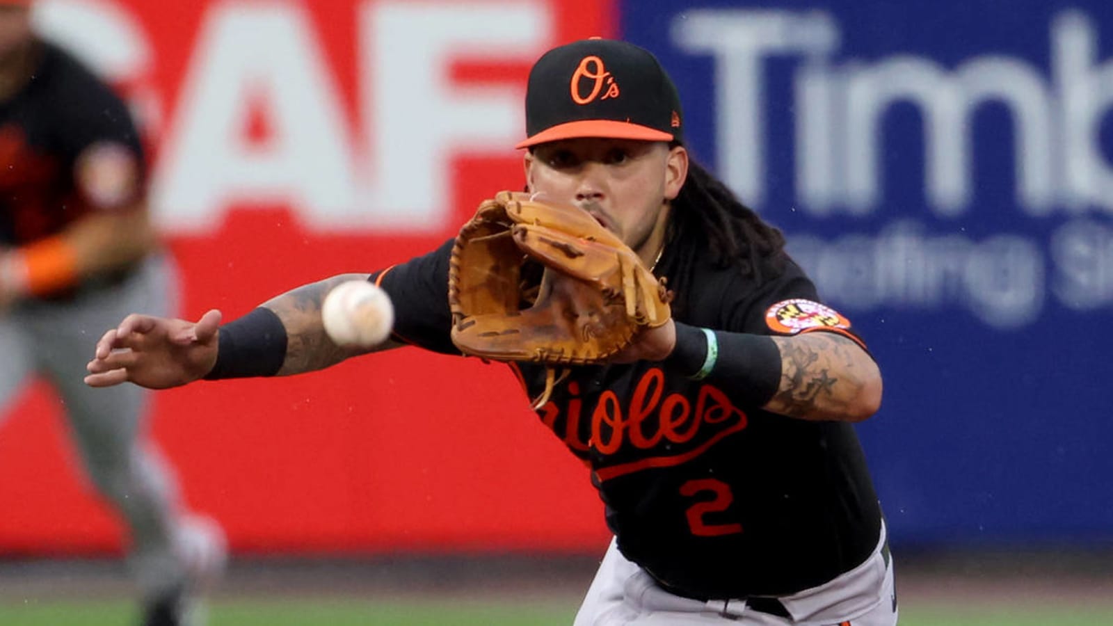 Orioles' Freddy Galvis carted off field with apparent leg injury