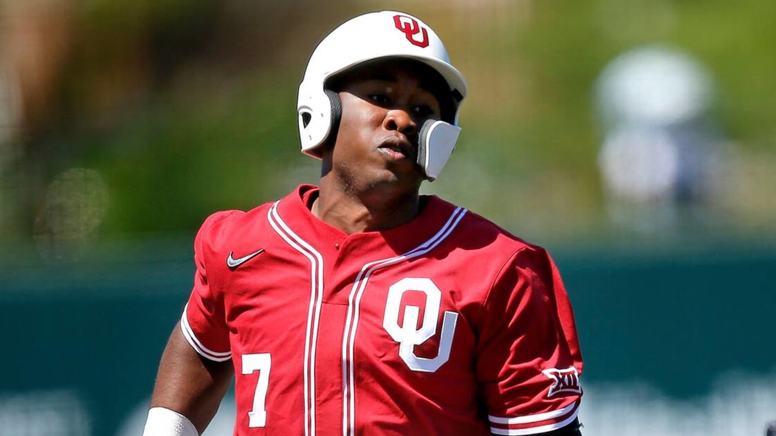 Oklahoma OF Kendall Pettis makes spectacular catch