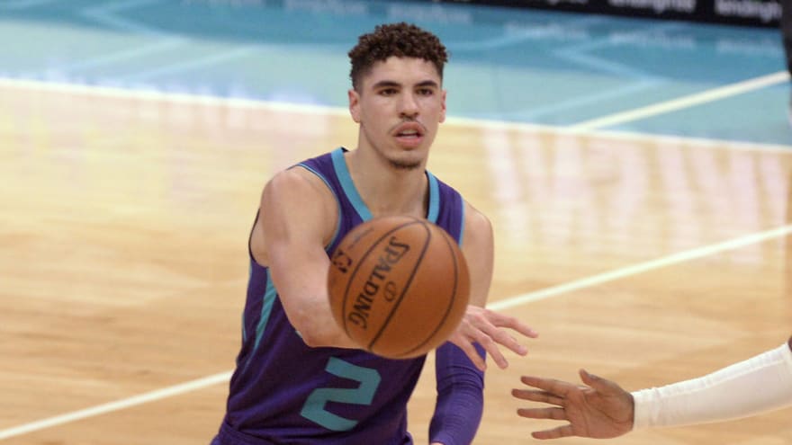 LeBron congratulates LaMelo for triple-double | Yardbarker