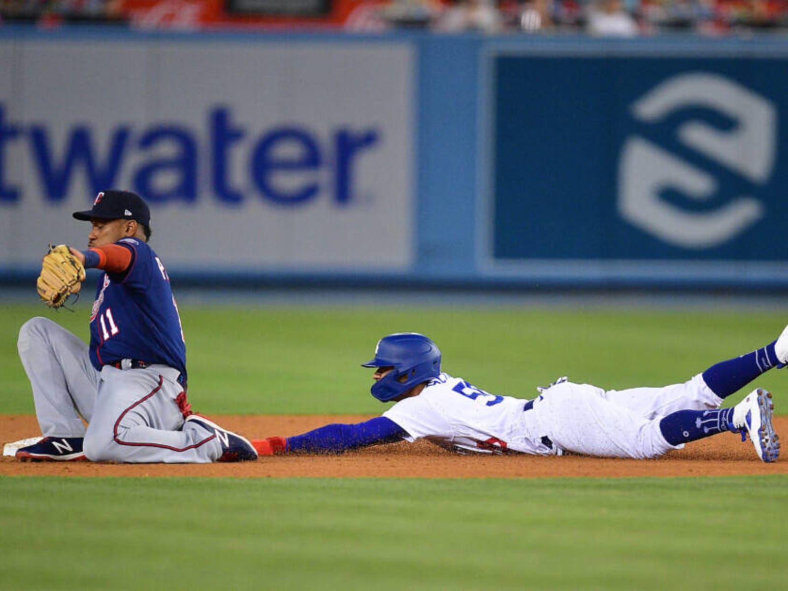 Joey Gallo hits first homer with Dodgers as LA extends streak to 10 games