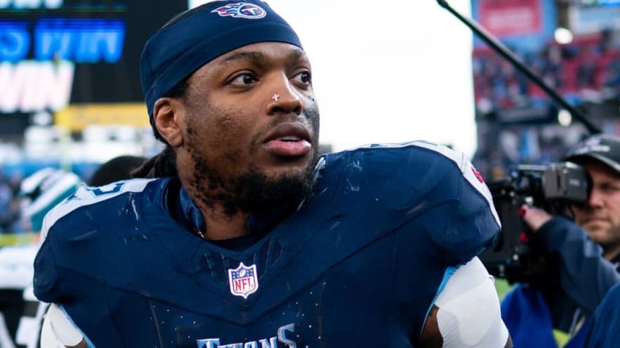 Derrick Henry makes debut in Baltimore Ravens jersey at OTAs