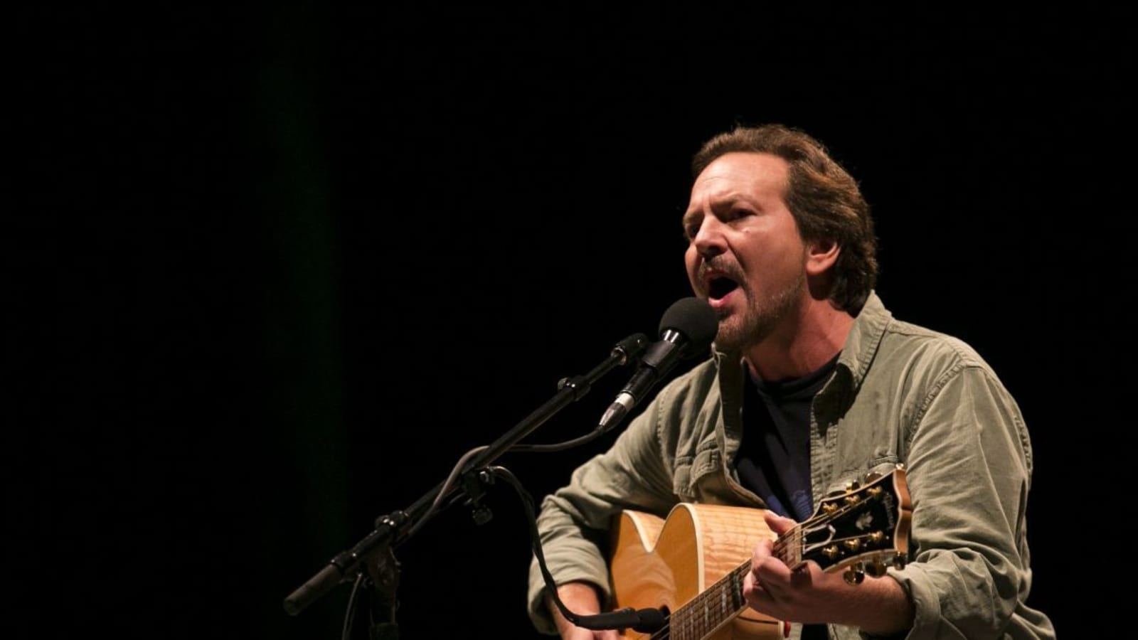 Rock Legend Eddie Vedder Makes Huge MLB Announcement