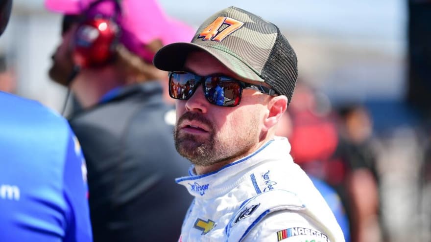 Ricky Stenhouse Jr., JTG Daugherty ‘still undecided’ on appeal of $75,000 fine from Kyle Busch fight