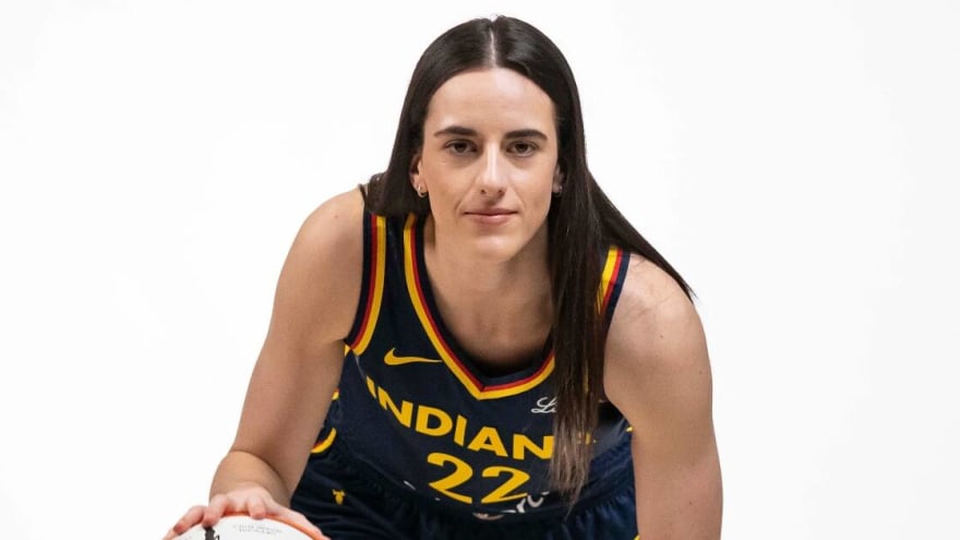 Caitlin Clark given chains by Indiana Fever teammates for photo shoot