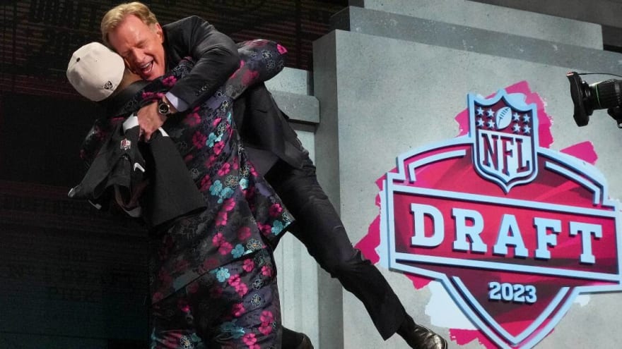 Adam Schefter: Roger Goodell is a ‘Draft-time decision’ for signature hugs after recent back surgery