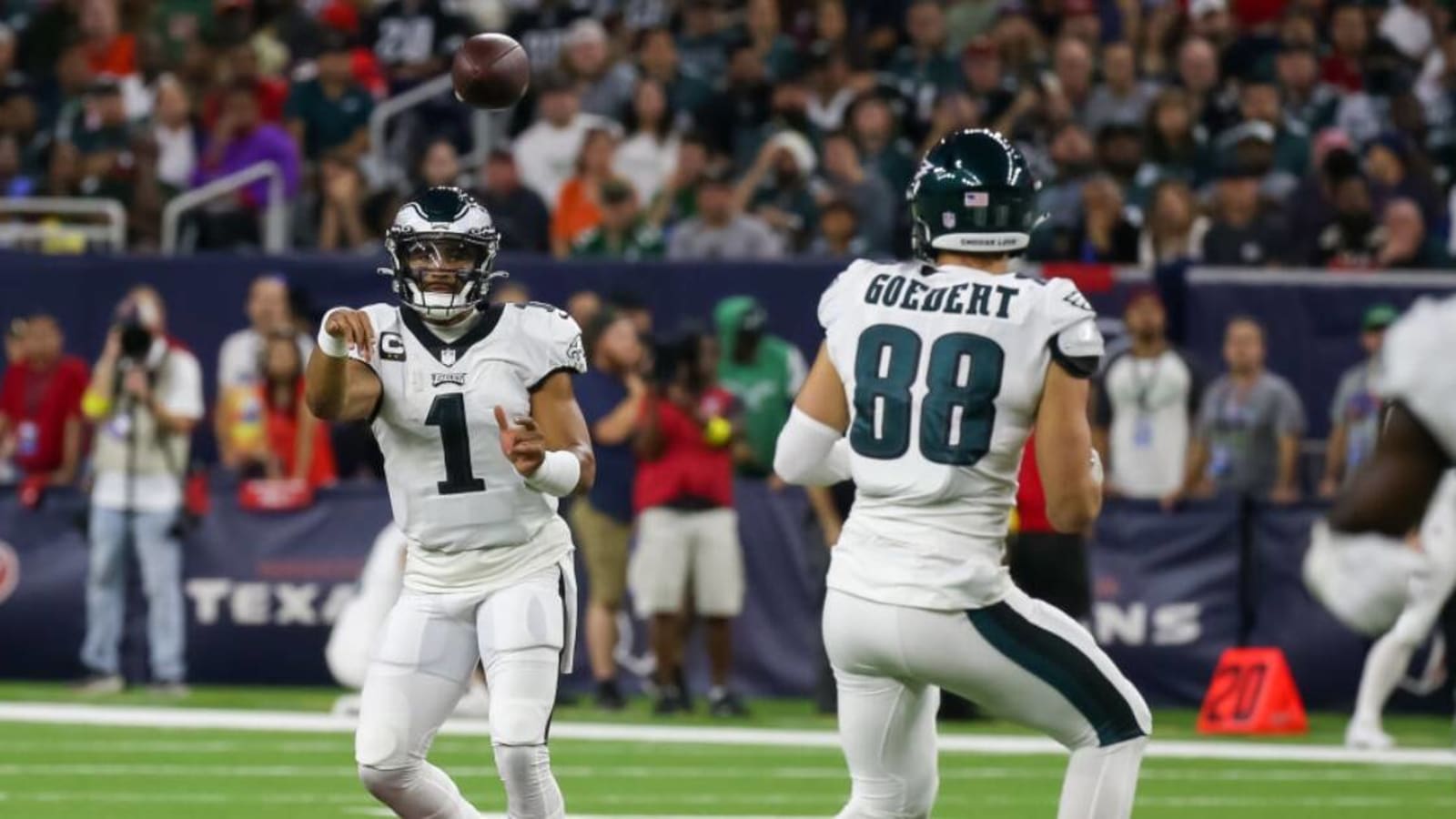 Eagles’ Dallas Goedert suffered fractured forearm in win over Cowboys, expected to undergo surgery