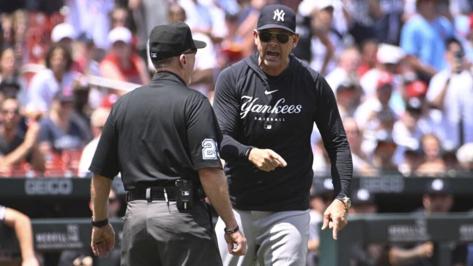 Aaron Boone ejected after mocking umpire in Yankees-White Sox game