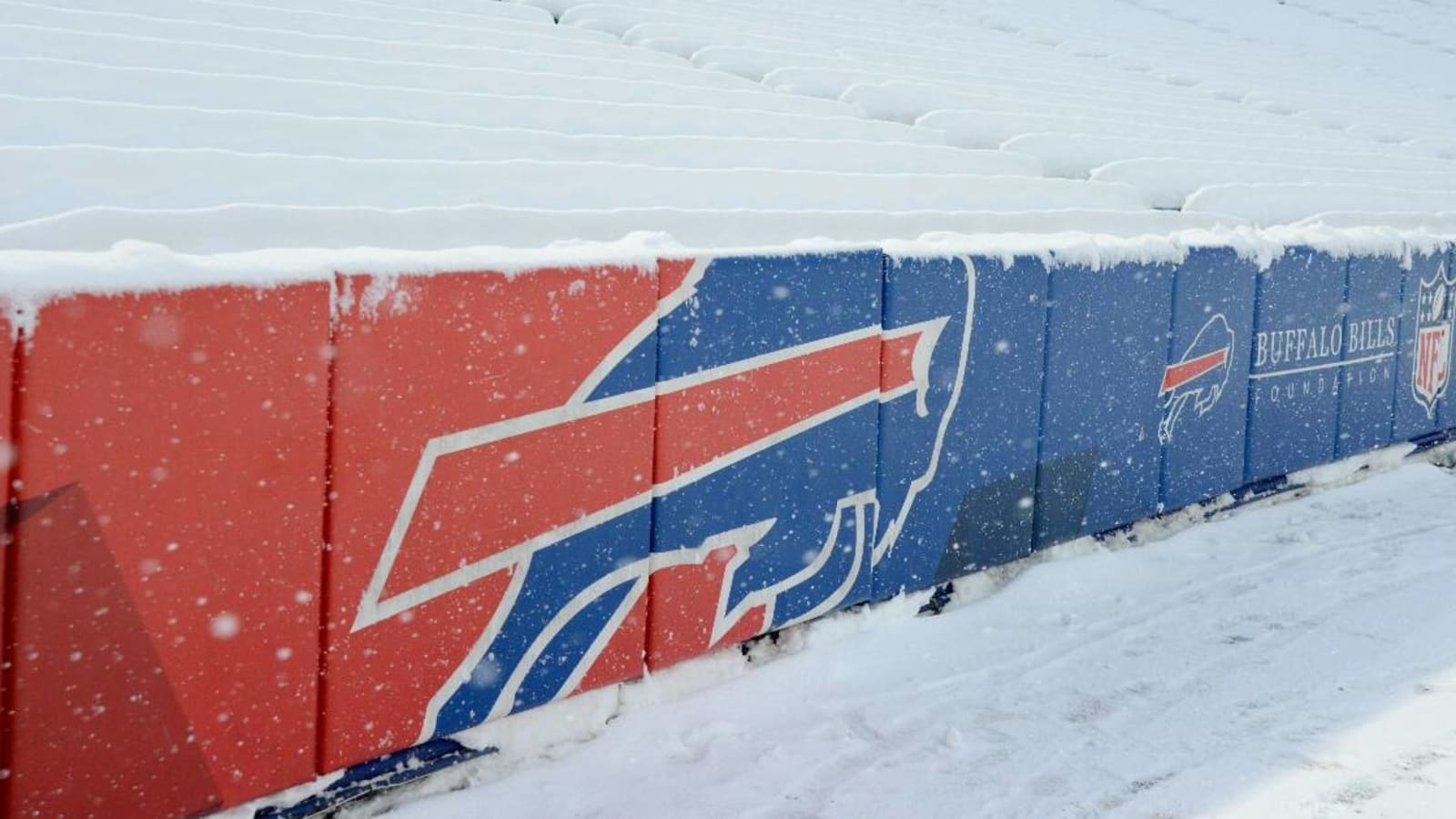 Steelers, Bills fans wade through snow to find seating for Wild Card game