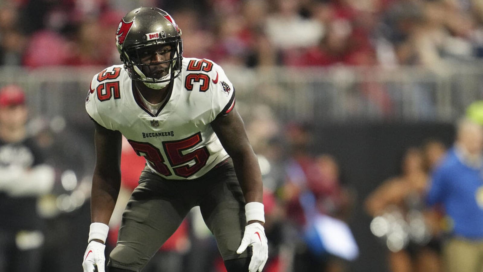 Buccaneers CB Jamel Dean carted off with lower back injury vs. Lions