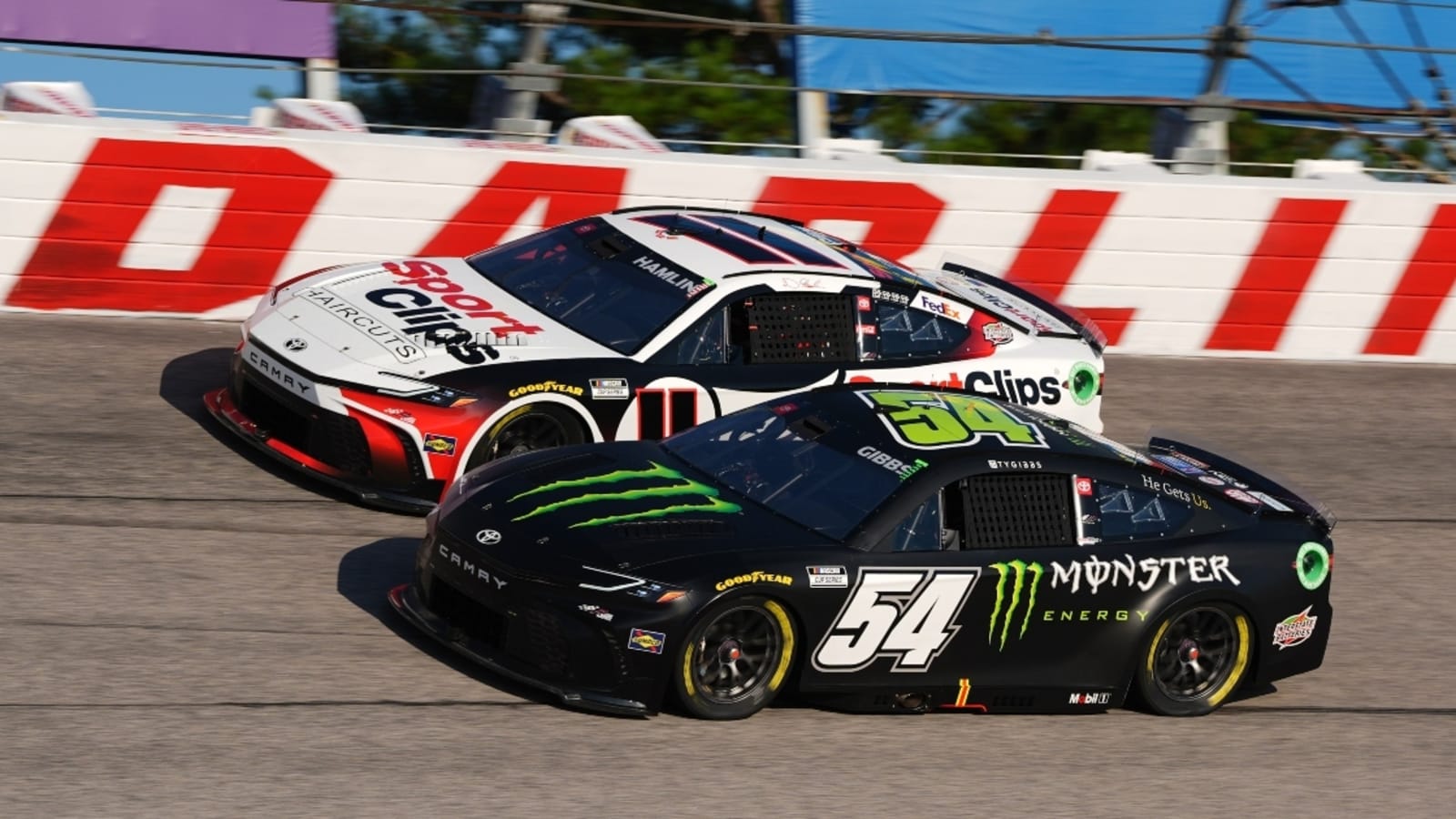 Kevin Harvick praises Ty Gibbs’ road racing, sends warning to NASCAR drivers on playoff bubble