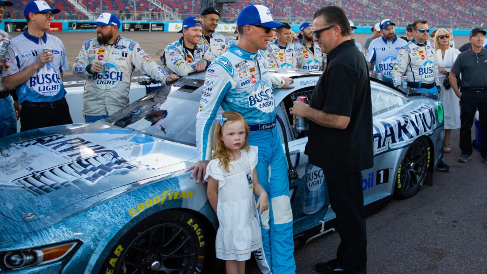 Kevin Harvick gives final toast with his Stewart-Haas Racing team after Phoenix race